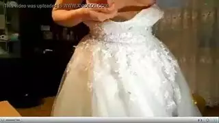 عالقة في أحزمة جلدية لمشهد إباحي