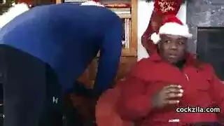 كاميرا تجسس في المكتب تلتقط فتاة سمراء تتعرض لجنس صريح