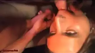 ملكة الشرج السمراء لورين بينك تُدمر من قبل عصابة في وضع كلابي