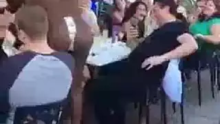 جماع عاطفي بين أعراق مختلفة مع فتاة سمراء بشعر طويل