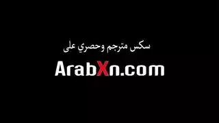 رسم إضافي للخدمة الكاملة: تلقى الخادمة ضربًا قاسيًا