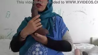 حلم الديوث: فتاة جزائرية تبتلع المني أمام الكاميرا