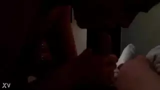 مقدمة برامج مثيرة تحصل على مهبلها الضيق مضروباً