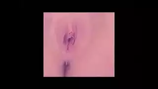 ثلاثي فوضوي: مراهقان يتشاركان قضيبًا صلبًا في جنس جماعي جامح