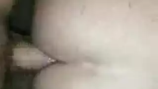 الرجل الوسيم يستسلم لعصا بيسبول صارمة