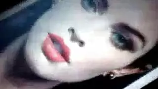 تشوق ميغان فوكس اليائس لحفلة جنسية قاسية