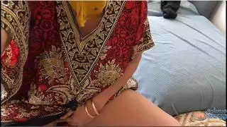 عاهرة مغربية تنيك في طيزها وكسها: مشهد بورن كامل