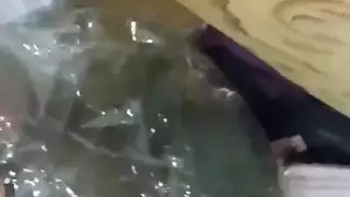 نظارات وأثداء كبيرة: مشهد بورنو صريح