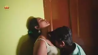 احتفال جنسي في دلهي: نيك جماعي لعذارى سمراء فاتنة