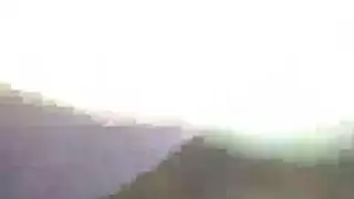 فتاة ترانس تبلع قضيب عملاق في مشهد إباحي