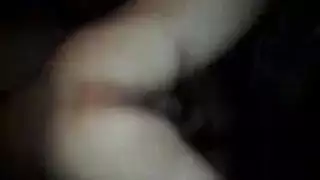 الفتاة البرية تأخذ عمودًا ضخمًا حتى النهاية