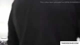 جاسمين ذات المؤخرة الكبيرة تتعرض للضرب بقوة بواسطة لعبة جنس نابضة