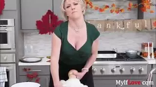 الأم الزوجة الشقراء تمارس الجنس المكثف مع ابن زوجها