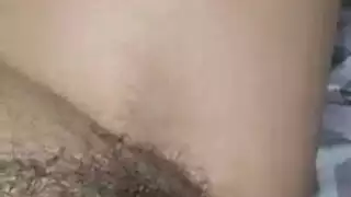 زوجة وقحة تشعر برئيس زوجها يعصر ثدييها الضخمين