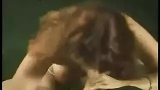 عصا لحم قاسية في فم الأم: إباحية حمراء ساخنة