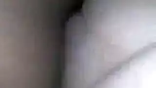 عاهرة مثارة تتوسل لممارسة جنس قاسي مع مجهول