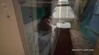 أفلام إباحية مجانية: نساء تستمني في شاحنة الصحراء