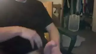 مص القضيب وابتلاع السائل المنوي في مشهد صريح