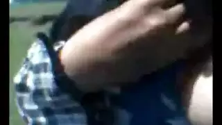 فتاة محجبة تكشف نهديها للعب الخشن بالأثداء