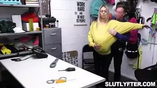 اعتقال حرارة الصيف: شرطي يضاجع المشتبه به بعنف