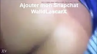 شب يفرك زبه على فتات في الطابور