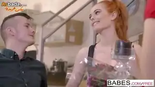 ترمي ابنتها للشباب