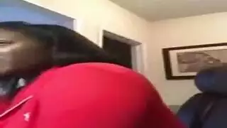 فتاة مثيرة تداعب ثدييها قبل أن يتم تصويرها