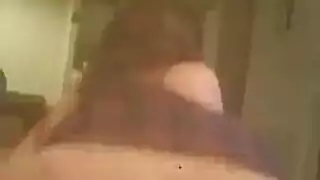 سمراء قرنية تم تحفيزها وتمت ممارسة الجنس معها بقوة قبل موعدها