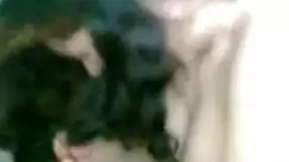 إباحي هندي: تبدأ بقبلات مبللة وتنتهي بدفع قاسي