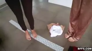 مضاعفة الفعل من قبل الزوجة وصديقتها الشبقية