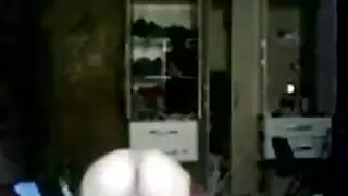 إغراء إباحي: منحنياتها الخطيرة في عرض محموم