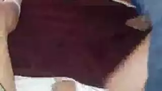 ساندرا الجائعة للسائل المنوي تبدأ جلسة جنس عفوية أمام الكاميرا