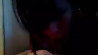 ثلاثية فرنسية ممتعة: حليقة تأخذ قضيبين على الأرض