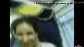 عربية ساخنة تنيك شرجي عنيف وتلعب بالثدي من عميل