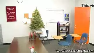 تلميذة المعلمة المفضلة أمبر lynn تمتلئ بفصلها بأكمله