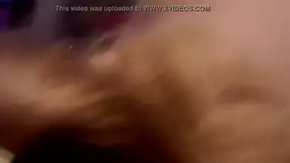 شقراء وسمراء في جنس ثلاثي عنيف باستخدام قضيب اصطناعي