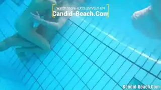 غطاسة غريبة تبتلع السائل المنوي بعد وجه تحت الماء