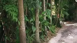 إباحية غابة متطرفة: مص قاسي وجنس عنيف