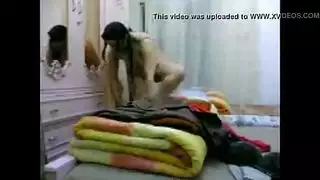 ابن منحرف يصور أمه الجذابة عارية إباحية كاملة