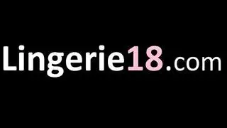 كس مبلل وحلمات مثقوبة لهذه العاهرة الشقراء