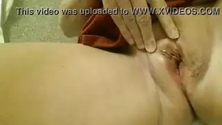 يتم تفريغ قضيب ميشيل في الحمام بعد المباراة