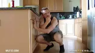 مشهد خيانة إباحي: آفا آدمز تمتلئ بقذيفة صديق زوجها