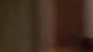 الفتاة الشقراء المثيرة تتعرض لجنس حلق عميق مع كتم في مشهد إباحي صارم