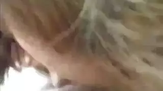 عربية خائنة تبلع سائل والد صديقها الثري بعد جلسة نيك شديدة