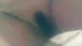 فرج عذراء مصرية المشعر يتم تدليكه واستثارته بعمق