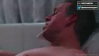 أفلام إكس إكس إكس أجنبية: زوجة المحققة تترك القضية وتخلع ملابسها