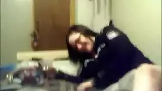 اجمل نسا تبلع لبن الزب ببراعه