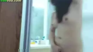  قضمة مراهقة مبللة وبلع في الحمام