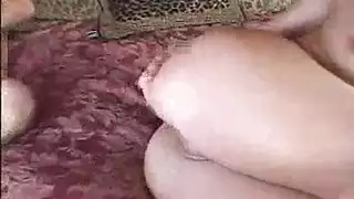 بنية حبيبته بقوة