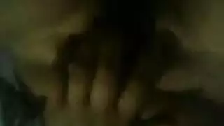 متنافس بلا مال يفوز بقبلة ثم يأخذها شرجياً